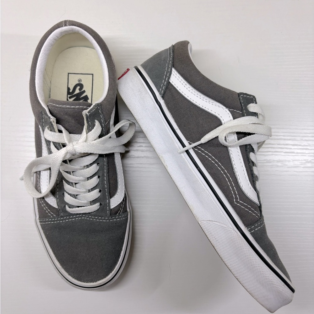 Vans Women's Gray & White Old Skool Low-Top Sneakers